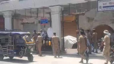 मुरादाबाद: सदर कोतवाली इलाके में लगने वाले अवैध मंगल की साप्ताहिक बाजार पर पुलिस का चला चाबुक
