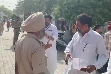 ਮਲੋਟ: ਵਾਰਡ ਨੰਬਰ 23 ਵਿੱਚ ਤਲਖੀ, ਮੌਕੇ ਤੇ ਪੁੱਜੇ ਕੈਬਨਿਟ ਮੰਤਰੀ ਡਾਕਟਰ ਬਲਜੀਤ ਕੌਰ ਨੇ ਅਧਿਕਾਰੀਆਂ ਨਾਲ ਕੀਤੀ ਗੱਲਬਾਤ