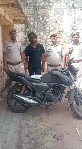 लाडपुरा: कोटा पुलिस की बड़ी कार्रवाई: शातिर चोर गिरफ्तार, चोरी की बाइक और 5 संदिग्ध मोबाइल बरामद, आरोपी से पूछताछ जारी