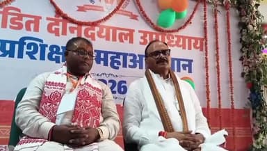 औरैया: पंडित दीन दयाल उपाध्याय प्रशिक्षण वर्ग में शामिल हुए डिप्टी सीएम बृजेश पाठक, सपा पर बोला हमला, कहा- गुंडों की