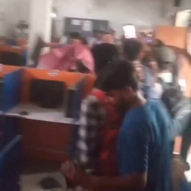 #प्रयागराज में SSC GD परीक्षा का हाल
एग्जाम सेंटर पर सिस्टम खराब, अभ्यर्थी खुद ठीक करने को मजबूर! क्या यही है पारदर्शी...