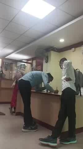 बैंक में लंच टाइम के दौरान खाली रहे काउंटर, ग्राहकों को हुई परेशानी
https://www.facebook.com/share/r/1JQHZDQgPC/