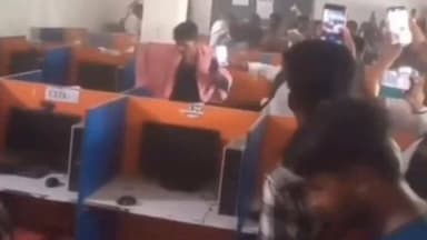 #प्रयागराज #SSC_GD #सरायइनायत
SSC GD परीक्षा में हंगामा, अभ्यर्थियों ने की तोड़फोड़
सराय इनायत थाना क्षेत्र स्थित अंदा...