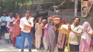 अलीपुर: जहांगीरपुरी में पानी की किल्लत से लोगों का गुस्सा फूटा