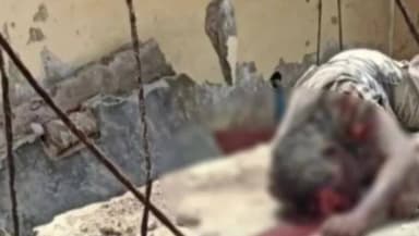 మచిలీపట్నం: పాత స్లాబ్ పడి కూలి దుర్మరణం