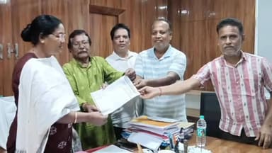 ଦେବଗଡ: ଜିଲ୍ଲାରେ କାଳବୈଶାଖି କ୍ଷତିଗ୍ରସ୍ତଙ୍କୁ କ୍ଷତିପୁରଣ ପ୍ରଦାନ ଦାବିରେ ପ୍ରଶାସନର ଦ୍ୱାରସ୍ଥ ହେଲା ଜିଲ୍ଲା କୃଷକ ସଂଘ