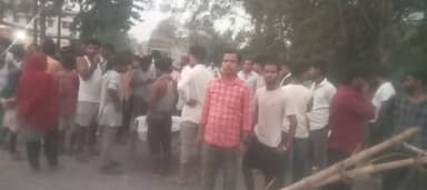 तेज रफ्तार ट्रक ने मुस्तफापुर के पास 8 साल के बच्चे को कु"चला,सड़क जाम।
#दलसिंहसराय, #विभूतिपुर। #मुस्तफापुर के पास एस ए...
