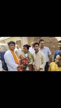 शाहजहांपुर पहुंचे अभिनेता राजपाल यादव, डॉक्टर के. पी गुप्ता ने किया उसका स्वागत
#आपका_अपना_शहर