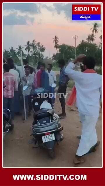 ಕಂಪ್ಲಿ ನಗರದ ಬೆನಕನ ಕಾಲುವೆ ಬಳಿ ಆಟೋ ಪಲ್ಟಿಯಾಗಿದೆ, ಕಿರು ಸೇತುವೆ ಕಾಮಗಾರಿ ವಿಳಂಬ