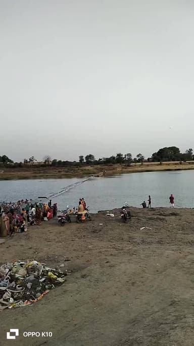 आज पद्धिमि एकादशी पर बेताबा नदी पर श्रद्धालुओं की उमड़ी भीड़ गर्मियों का फुल आनंद लें रहे