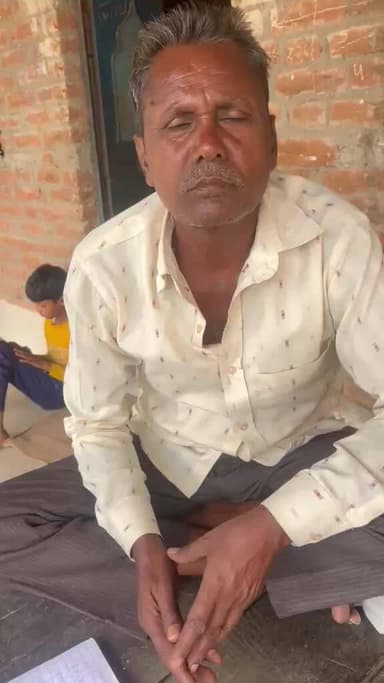 Inka adharcard or pas book or bhi kuch i.d kho gai he connect no 6307621785
