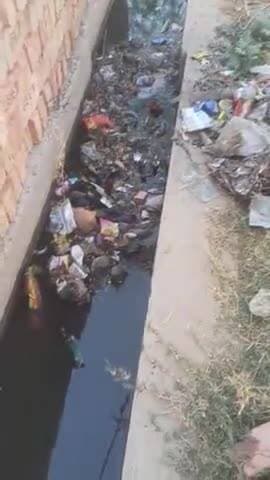 is nali ko saaf karne ki liye me tomari se krpiya partna. kata hu is nali ko saaf kariye