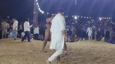 गिरधरपुर में हुए महादंगल में देखें ईरान के मिर्ज़ा ईरानी और शेरा पहलवान के बीच हुई शानदार कुश्ती #wrestling #WrestlingCo...