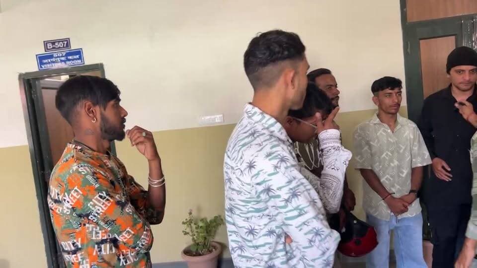 सोलन लाइव : तीसरे दिन डीसी ऑफिस पहुँची ब्लिंकिट कर्मचारियों की हड़ताल #protest #blinkit #devbhoominewstime #solan #news