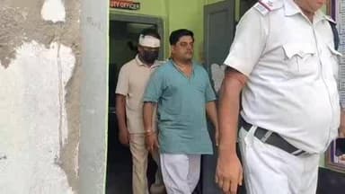 ডোমজুড়: ডোমজুড় থানার পুলিশ ডোমজুড় পঞ্চায়েত সমিতির শিক্ষার কর্মাধ্যক্ষ কে দুর্নীতির অভিযোগে গ্রেপ্তার করলেন।