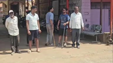 राधानगरी: शेपूट कापलं... वानर चवताळलं!
सोळांकूरमध्ये ‘मंकी लॉकडाऊन’; ६५ जणांना चावा, ग्रामस्थांमध्ये भीतीचं सावट