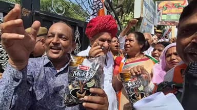 अजमेर: अजमेर में कांग्रेस ने महंगाई के खिलाफ जिला कलेक्ट्रेट के बाहर मेलोडी खिलाकर किया विरोध प्रदर्शन