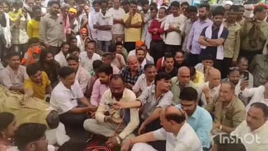 श्योपुर: जय स्तम्भ पर शहरवासियों का आक्रोश, बाज़ार बंद, सड़क पर शव रखकर विरोध प्रदर्शन, ₹1 करोड़ की मांग