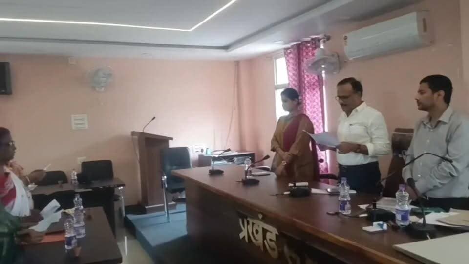 अमरपुर नगर पंचायत सशक्त स्थाई समिति में महिलाओं का दबदबा,तीनों सीटों पर महिला प्रत्याशियों की जीत। #BreakingNews #BiharN...