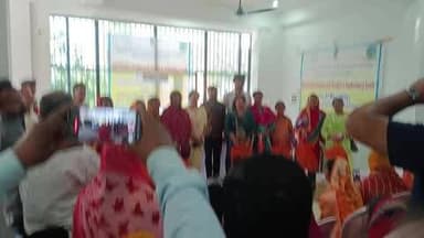 श्रीमती गरिमा सिकरिया जी के तरफ से हमारे गांव के माता बहनों को सिलाई मशीन विवरण करते हुए