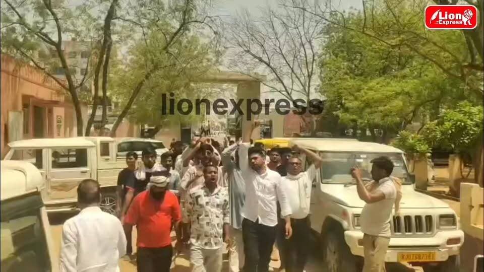 श्रीडूंगरगढ़ से खबर, पेयजल की समस्या को लेकर माकपा कार्यकर्ताओं ने किया विरोध-प्रदर्शन, पूरी खबर कमेंट बॉक्स में👇🏻
.
#bi...
