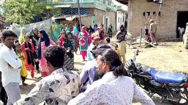 महिदपुर: महिदपुर में मूलभूत सुविधाओं के अभाव से क्षेत्रवासियों में आक्रोश, आंदोलन की चेतावनी