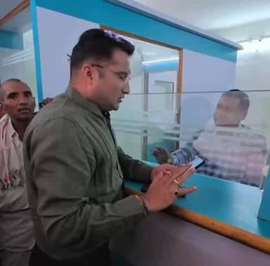 कवर्धा: किसानों को 15-20 हजार देकर लौटा रही बैंक: तुकाराम चंद्रवंशी ने वीडियो जारी कर सरकार पर लगाए गंभीर आरोप