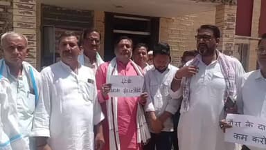हिण्डौन: शहर में डीजल और पेट्रोल के बढ़ते दामों के विरोध में कांग्रेस ने किया प्रदर्शन, राज्यपाल के नाम तहसीलदार को सौंपा ज्ञापन