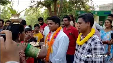 ନବରଙ୍ଗପୁର ପୋଲିସ ଷ୍ଟେସନ: ସାନବାର୍ଲି ଠାରେ ଓଏଏସରେ ପାସ କରିଥିବା କେଶବ ମାଝୀଙ୍କୁ ଗ୍ରାମବାସୀଙ୍କ ଦ୍ୱାରା ସମ୍ବର୍ଦ୍ଧନା