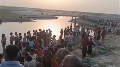 महसी: कोरहवा मुंसारी के पास घाघरा नदी में नहाने गए 3 युवक डूबे, NDRF व गोताखोरों की टीम तलाश में जुटी
