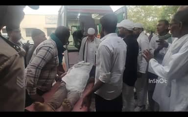 अतर्रा: बांदा ब्रेकिंग: ओवरलोड बालू ट्रक के कहर में रिटायर्ड शिक्षक समेत 5 की मौत, 5 घायल