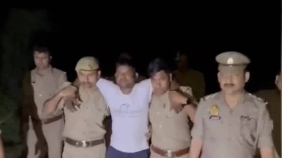 #शिवली बाला लूटकांड का दूसरा आरोपी मुठभेड़ में गिरफ्तार, पैर में लगी गोली
#रसूलाबाद #procellkanpurdehat #उत्तरप्रदेश