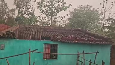କଣ୍ଟାବାଞ୍ଜି: ଲଗାତାର ବର୍ଷାରେ ମୁରିବାହାଲ ଅଞ୍ଚଳରେ ଭାଙ୍ଗିଲା ଘର ଆସବେଷ୍ଟସ ଛାଦ କ୍ଷତିଗ୍ରସ୍ତ ହେବାରୁ ଚିନ୍ତାରେ ପ୍ରଭାବିତ ପରିବାର
