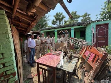 जाले थाना कांड संख्या-63/26 में माननीय न्यायालय द्वारा निर्गत प्राथमिकी अभियुक्त 1. बसंत चौपाल 2. घनश्याम चौपाल 3. प्रहल...