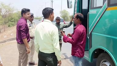 बागबाहरा: महासमुंद में नेशनल हाईवे पर यात्री बसों की जांच, नियम उल्लंघन पर 6 बसों से वसूला गया शमन शुल्क