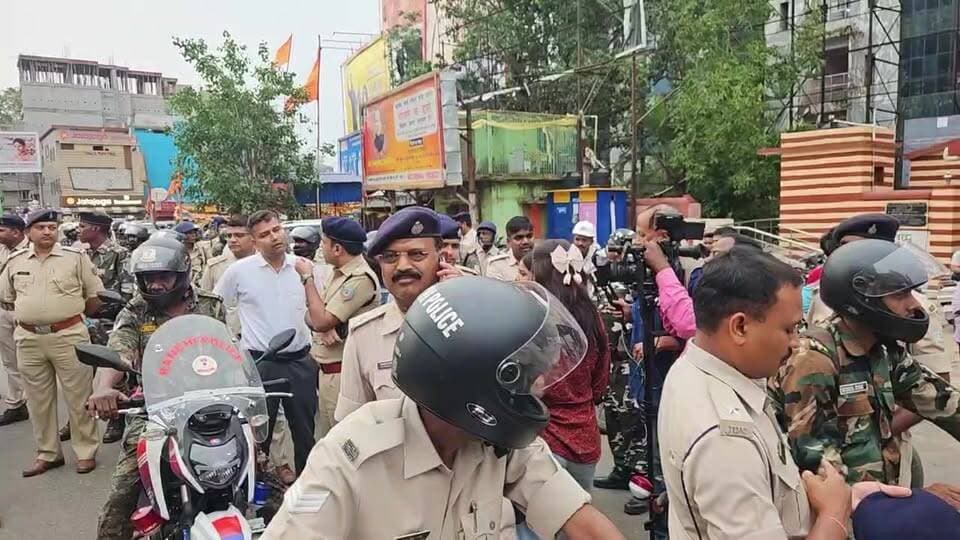 Bakrid ke pehle Ranchi Police ka Flag March 🚨
Firayalal Chowk se SP City LIVE
#Ranchi #Bakrid2026 #RanchiPolice #FlagMa...