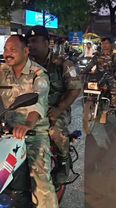 बकरीद पर्व पर गढ़वा- चिनीयां पुलिस अलर्ट, पूरे बाजार में निकला फ्लैग मार्च,थाना प्रभारी ने दिया सख्त संदेश “माहौल बिगाड़...