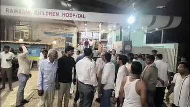 आज़मगढ़: रेनबो हॉस्पिटल पर परिजनों ने गंभीर आरोप लगाया, 'बेटा भर्ती किया, बच्ची थमा दी' कहकर किया हंगामा