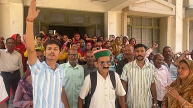 जवालामुखी:थिल पँचायत के पँचायत चुनावों मैं कथित विवाद को लेकर ग्रामीण का भारी विरोध
**एसडीएम जवालामुखी दफ्तर पहुँचे ग्रा...