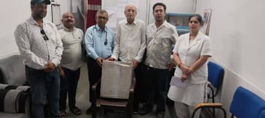 चारामा: चारामा स्वास्थ्य केंद्र को मिली ईसीजी मशीन, समाजसेवियों ने किया सहयोग