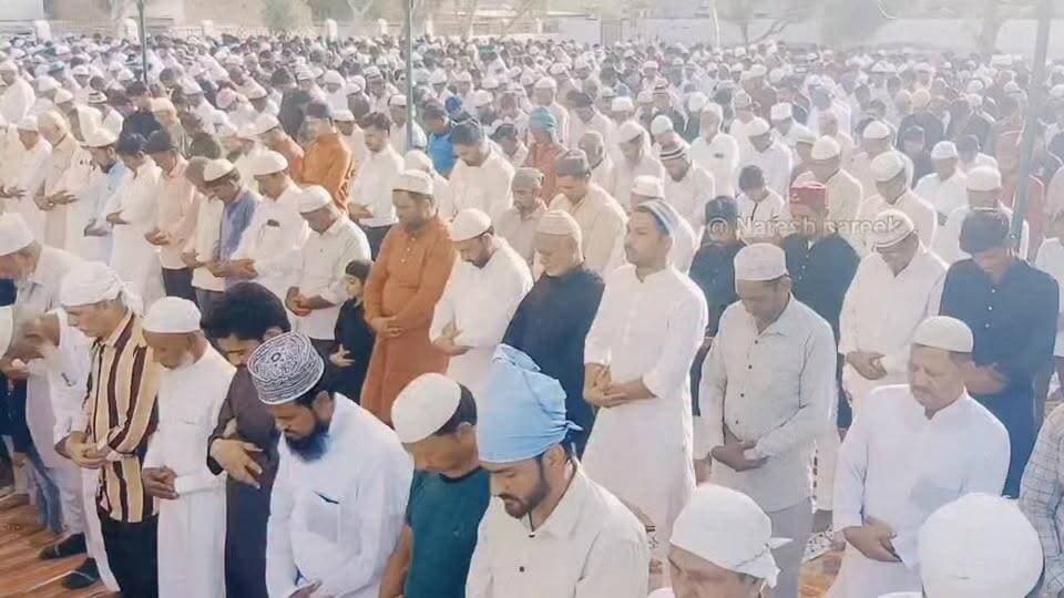 ईद की नमाज अदा कर मांगी देश में अमन -चैन और भाईचारे की दुआँ..
#4समाचार #vidioreelsシ #ईद #ChuruNews #fyiシ゚viralシ #public...