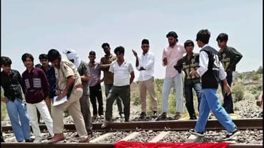 फतेहपुर: फतेहपुर शेखावाटी क्षेत्र में ट्रेन की चपेट में आने से एक व्यक्ति की दर्दनाक मौत, मृतक की पहचान में जुटी पुलिस