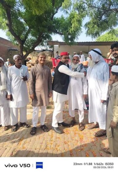 बकरीद के अवसर पर सपा नेता जितेंद्र वर्मा जीतू पटेल ने दी मुबारकबाद
हरदोई। बकरीद के पावन अवसर पर समाजवादी पार्टी के राष्...