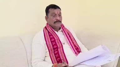 ବରଗଡ: ତୋରଣ ଭାଙ୍ଗି ପଡ଼ିଥିବା ଘଟଣାର ଭିଜିଲାନ୍ସ ତଦନ୍ତ ଦାବି କରି ବରଗଡ ସାଂସଦ ତାଙ୍କ କାର୍ଯ୍ୟାଳୟରେ ରଖିଲେ ପ୍ରତିକ୍ରିୟା