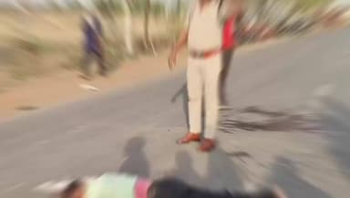 कुरूद: अज्ञात वाहन की ठोकर से दो लोग घायल, एक की हालत गंभीर, हादसे के बाद चालक मौके से फरार