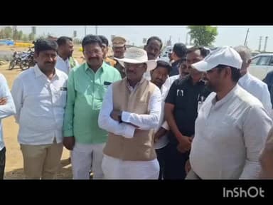 చెన్నూరు: చెన్నూరు మండలం బావరావుపేట వడ్ల కొనుగోలు కేంద్రాన్ని కలెక్టర్ కుమార్ దీపక్ తో కలసి సందర్శించిన మంత్రి
