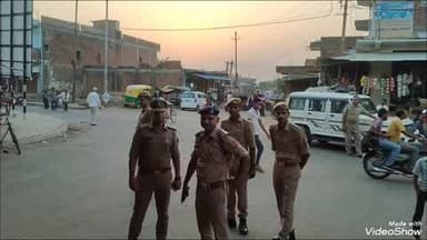 लालगंज: लहंगपुर बाजार में सीओ के नेतृत्व में चला सघन चेकिंग अभियान, बिना हेलमेट और तीन सवारी वाले दो पहिया वाहनों का हुआ ई-चालान