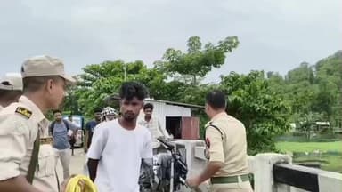 বইটামাৰী: যোগীঘোপাত ঈদৰ সময়ত উদণ্ড বাইক চালকৰ বিৰুদ্ধে আৰক্ষী অভিযান।আৰক্ষীৰ অভিযানত জব্দ কেইবাখন বাহন