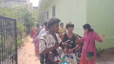 ବରଗଡ: କଲେଜ ରୋଡ଼ ପଡ଼ାରେ OAS ରେ ତୃତୀୟ ରେଙ୍କରେ ଉତ୍ତୀର୍ଣ୍ଣ ହୋଇଥିବା ଯୁବକଙ୍କୁ ପଡ଼ାବାସୀ କଲେ ଭବ୍ୟ ସ୍ୱାଗତ ସମ୍ବର୍ଦ୍ଧନା