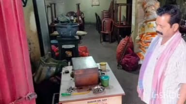 पाकुड़: पाकुड़ में पुलिस को चुनौती: नगर थाना के पास एक रात में 5 दुकानों और होटल में चोरी, व्यवसायियों में आक्रोश